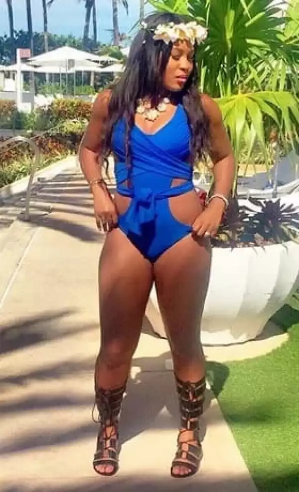 Singer Emma Nyra Shows Off Banging Body In Swimsuit [See Photos]